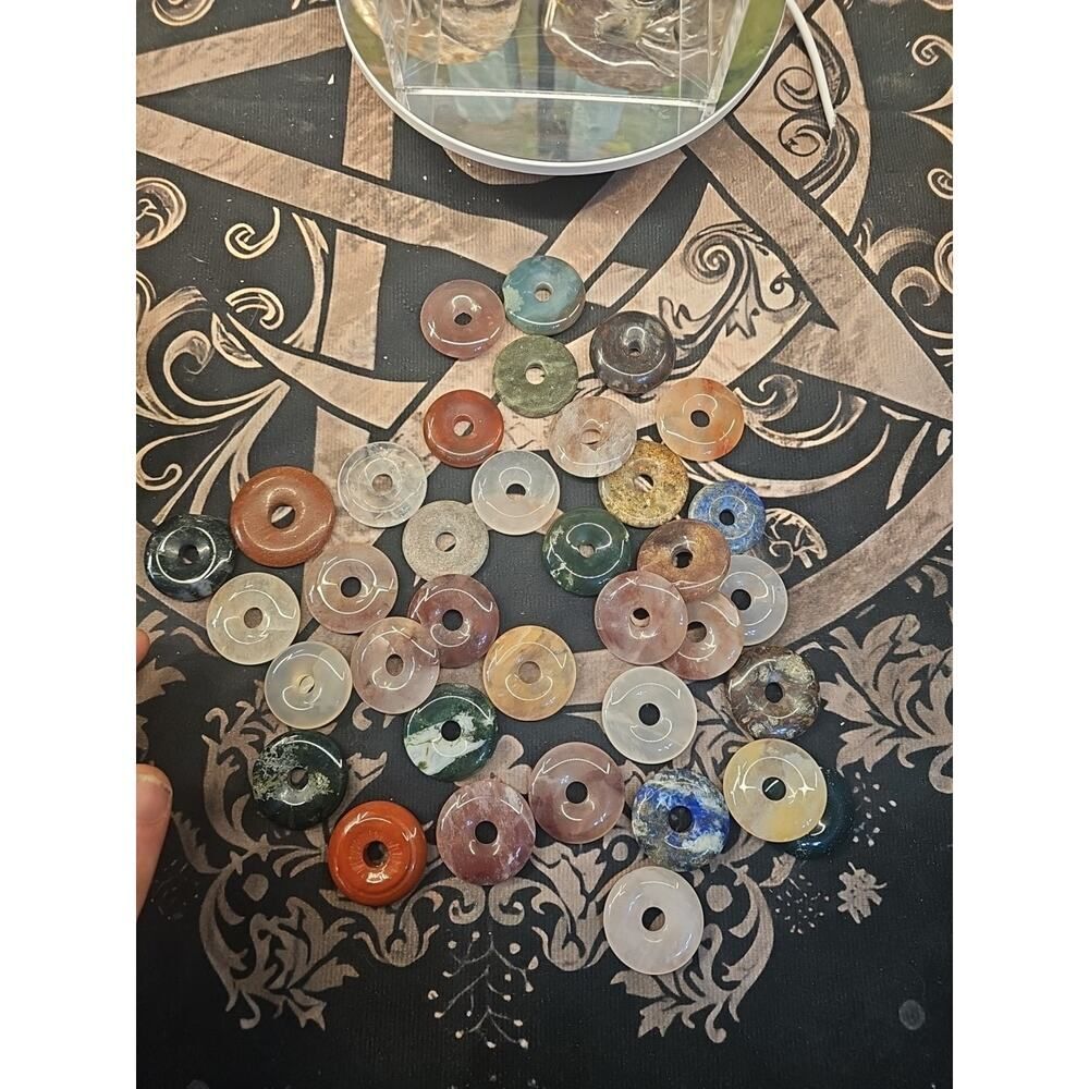 36Pcs Natural Quartz Crystal Jasper Peace Lucky Buckle Mixed Stone Healing